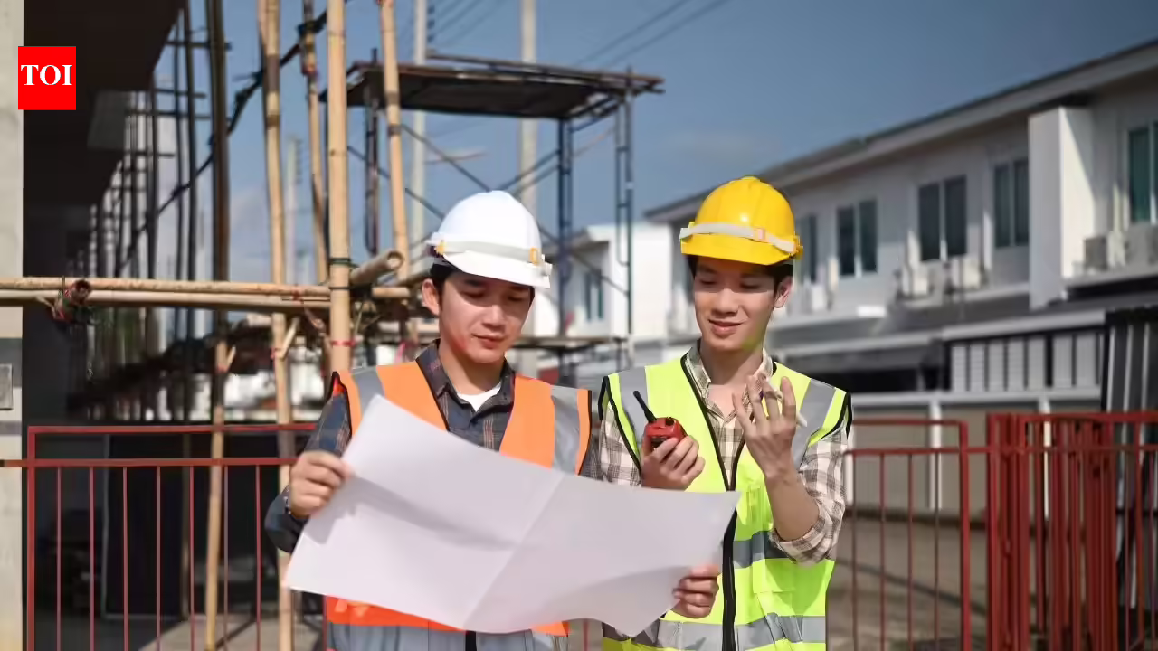 Types of helmets and their purpose in real estate and construction