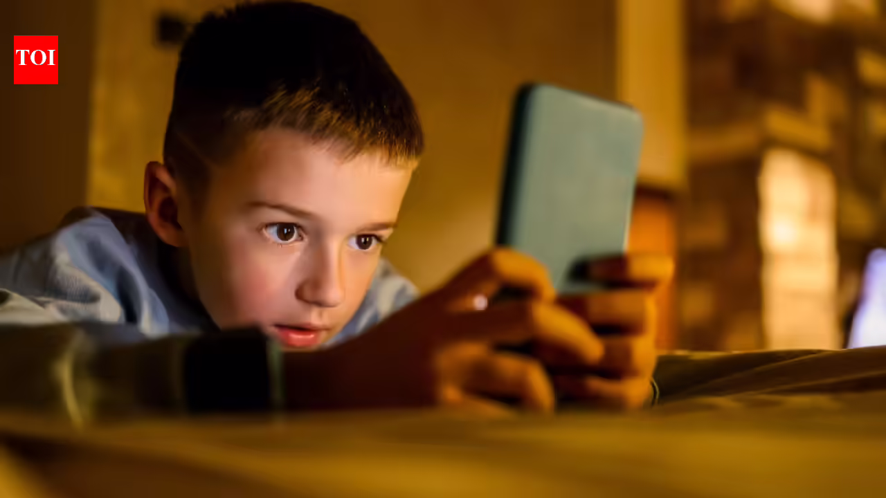 4 harmful effects of screen time on child development